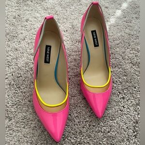 NineWest chic and vibrant pink/yellow pumps